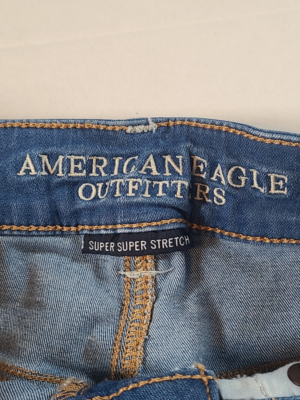 American Eagle Outfitters Womens Denim Jean Shorts Super Stretch Waistband Sz 8 - Picture 4 of 9